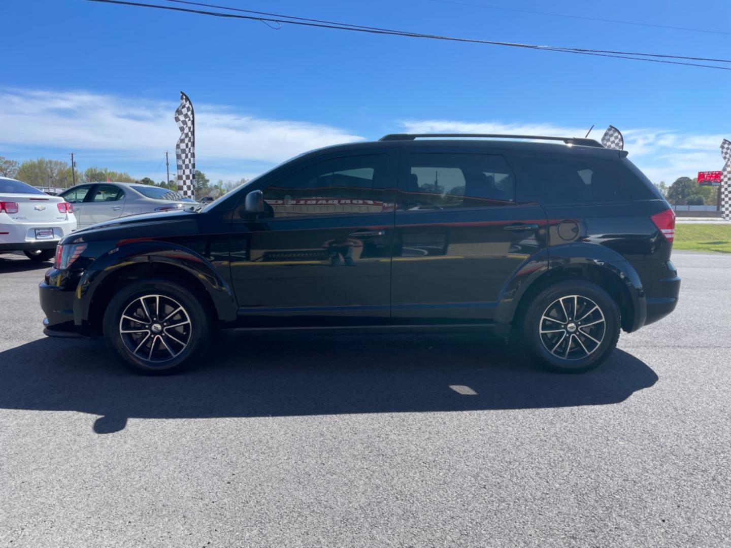 2018 Black Dodge Journey (3C4PDCAB5JT) with an 4-Cyl, 2.4 Liter engine, Automatic, 4-Spd w/AutoStick transmission, located at 8008 Warden Rd, Sherwood, AR, 72120, (501) 801-6100, 34.830078, -92.186684 - Photo#4